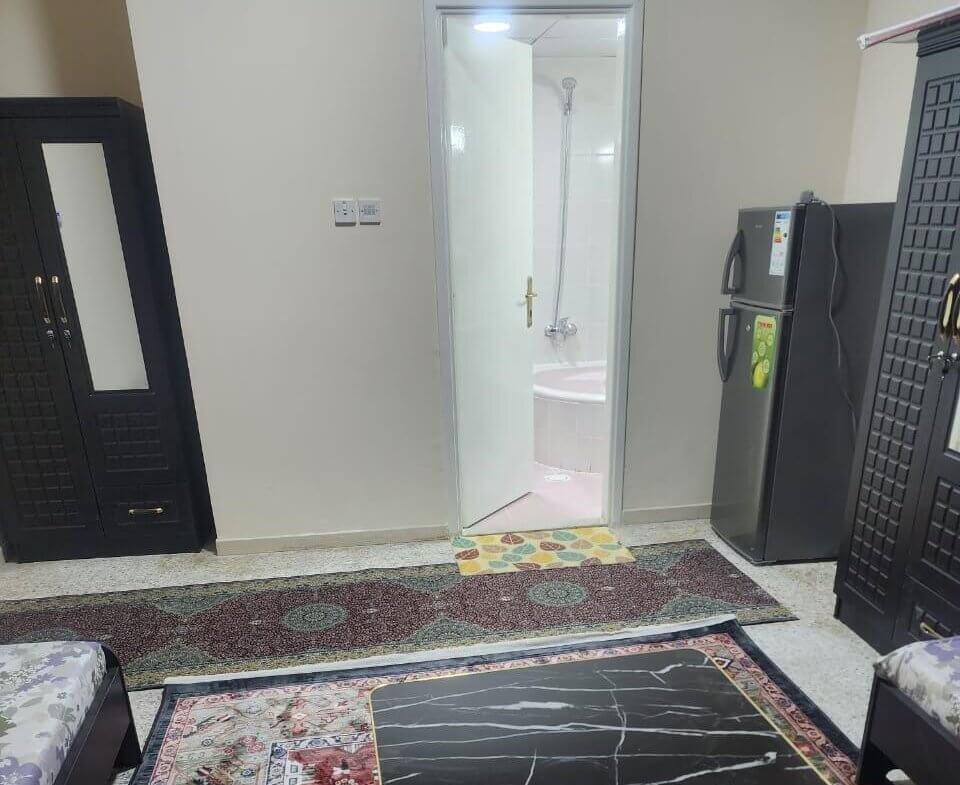 للايجار غرفة ماستر المجاز 1 سكن بنات بالشارقة | For rent is a master room in Al Majaz 1