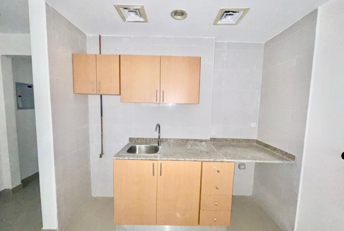 For sale Studio in Sharjah - للبيع استوديو في موقع ممتاز في الشارقة